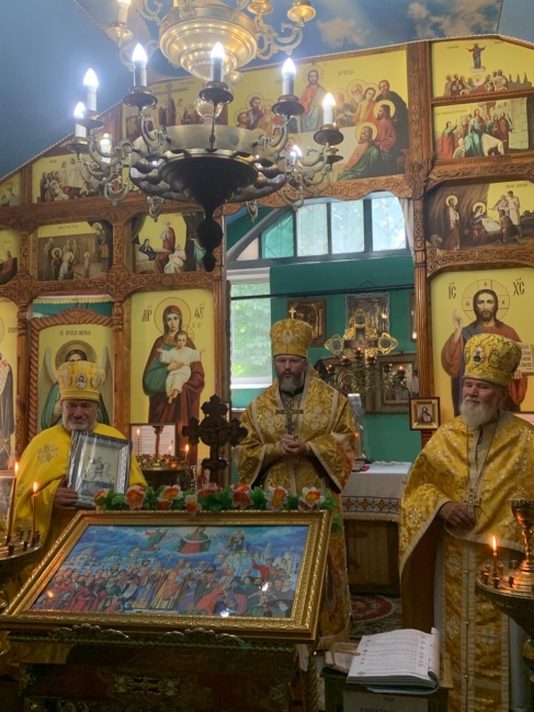 У Неділю Всіх святих землі Української митрополит Полтавський і Кременчуцький Федір відвідав парафію